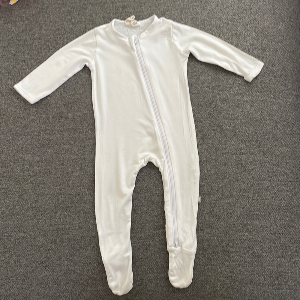 Kyte baby zippered romper with footie